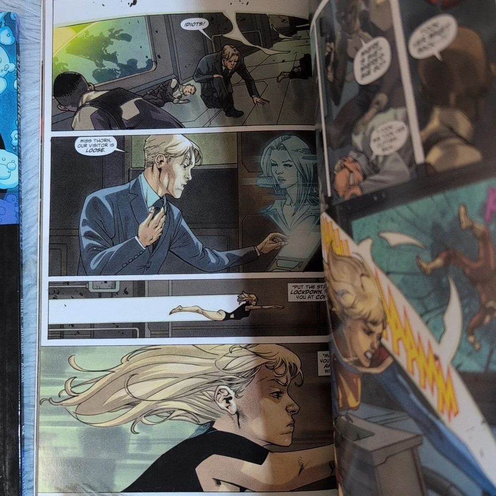 Lot‎ Of 4 Captain Marvel Supergirl Marvel Comics DC Comics Illustrated